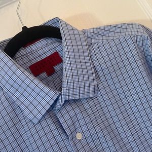 Bergamo New York Fitted Men’s Button Down Shirt L blue plaid. 16-16 1/2 32/33